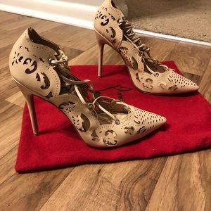 100% authentic. Comes with dust bag. No Box.